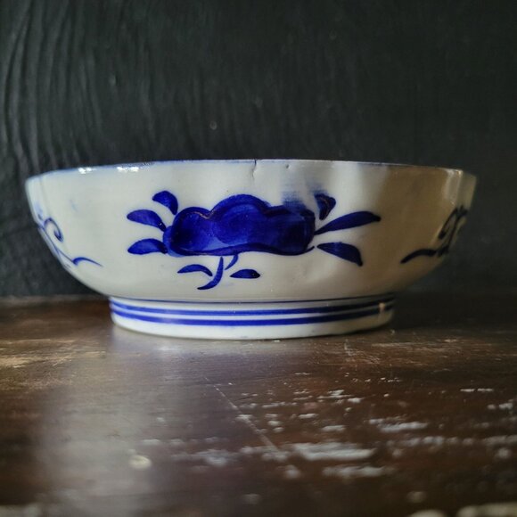 Antique Japanese Imari Porcelain Bowl w/ Mythical Kirin Design and Scalloped Rim - Picture 8 of 13